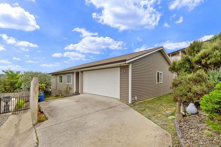 Photo of property in 16 Fern Court, Orewa, 0931