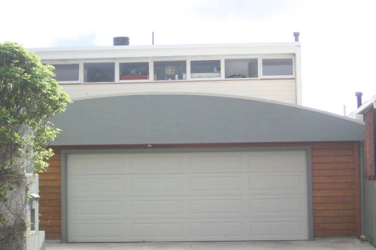 Photo of property in 43 Tanera Crescent, Brooklyn, Wellington, 6021