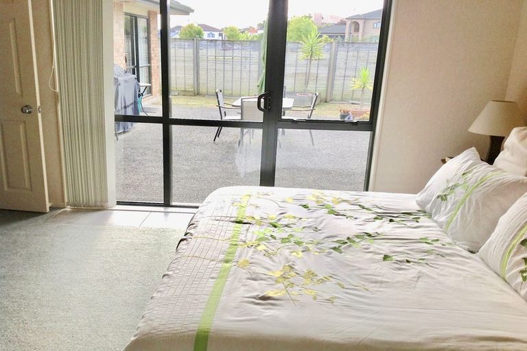 Photo of property in 18 Glen Bay Close, Pinehill, Auckland, 0632