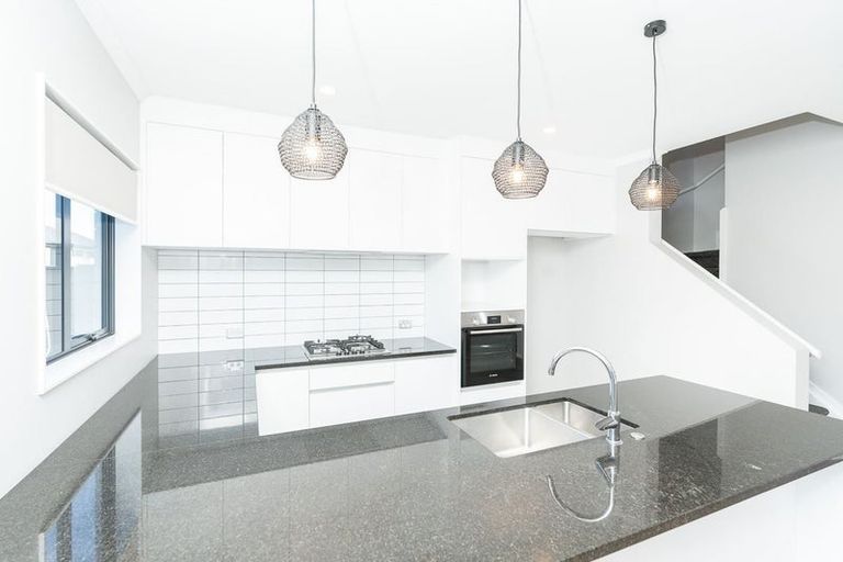 Photo of property in 10/15u Onukutara Place, Huntington, Hamilton, 3281