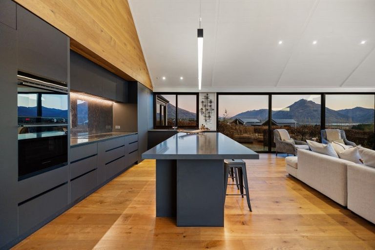 Photo of property in 8 Arran Lane, Jacks Point, Queenstown, 9371