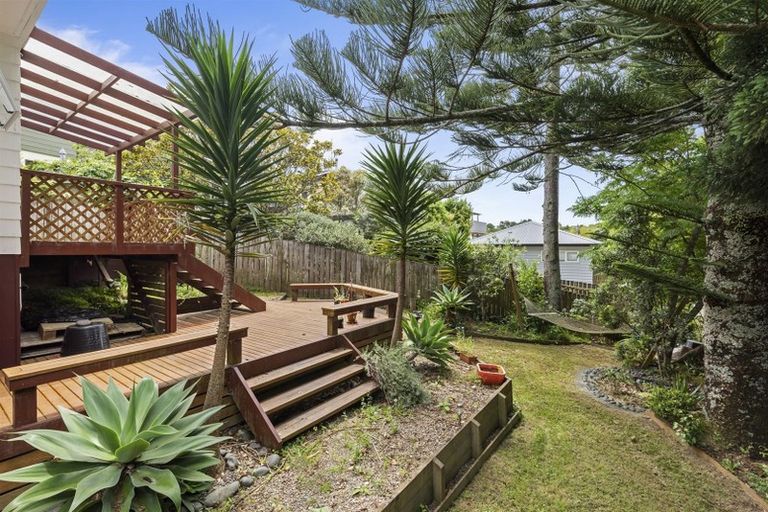 Photo of property in 1/10 Halder Place, Torbay, Auckland, 0632
