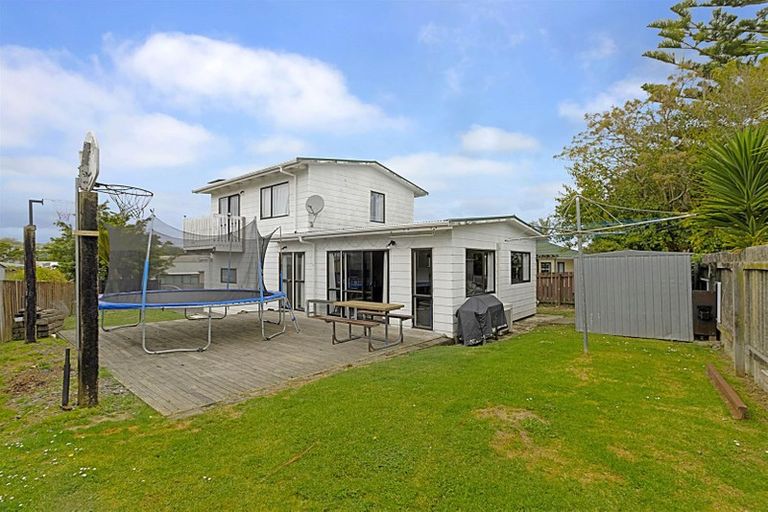 Photo of property in 19 Riserra Drive, Ranui, Auckland, 0612