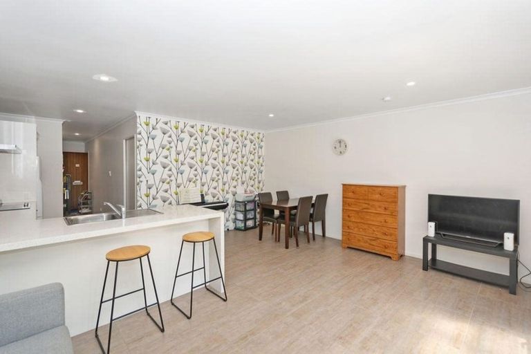 Photo of property in 10/17 Harbour View Road, Te Atatu Peninsula, Auckland, 0610