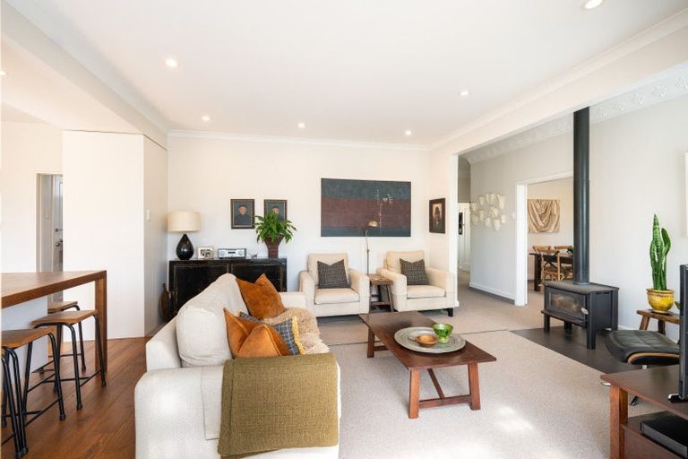 Photo of property in 2 Busby Hill, Havelock North, 4130