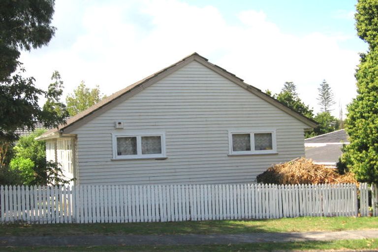 Photo of property in 25 Nikau Street, New Lynn, Auckland, 0600