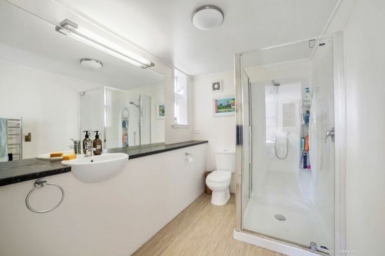 Photo of property in 22 Ranui Crescent, Khandallah, Wellington, 6035