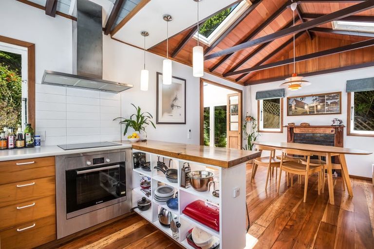 Photo of property in 21 Ferry Road, Days Bay, Lower Hutt, 5013
