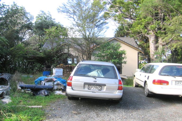 Photo of property in 64 Kauri Point Road, Laingholm, Auckland, 0604