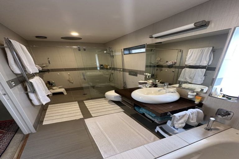 Photo of property in 44 Smythe Road, Henderson, Auckland, 0612