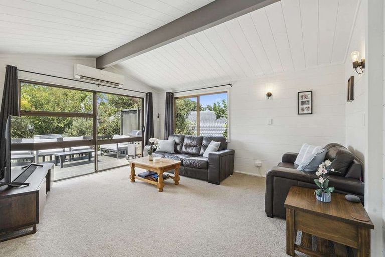 Photo of property in 27 Rotoiti Avenue, Pakuranga Heights, Auckland, 2010