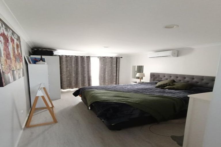 Photo of property in 14 Rena Place, West Harbour, Auckland, 0618