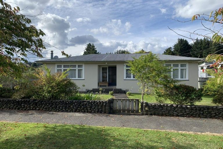 Photo of property in 36 Bruce Street, Hunterville, 4730