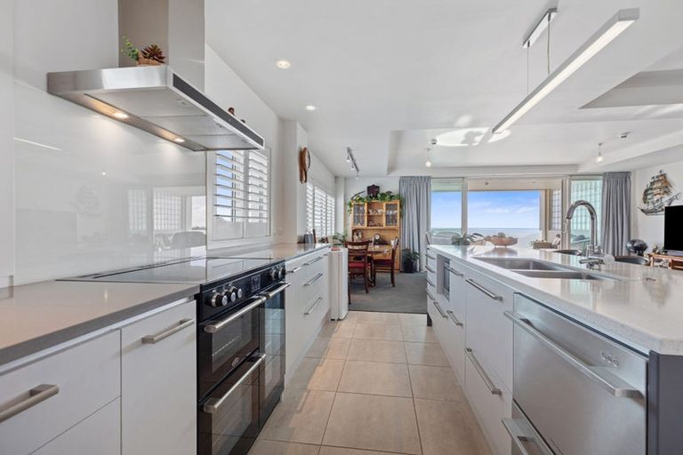 Photo of property in 154 Marine Parade, Mount Maunganui, 3116