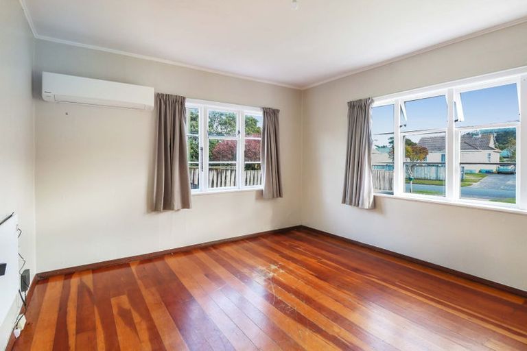 Photo of property in 8 Compton Crescent, Taita, Lower Hutt, 5011