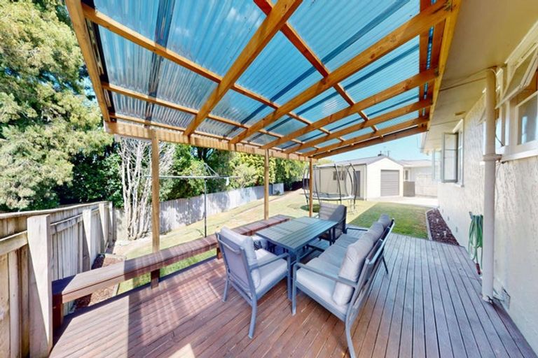 Photo of property in 11 Lewis Place, Highbury, Palmerston North, 4412