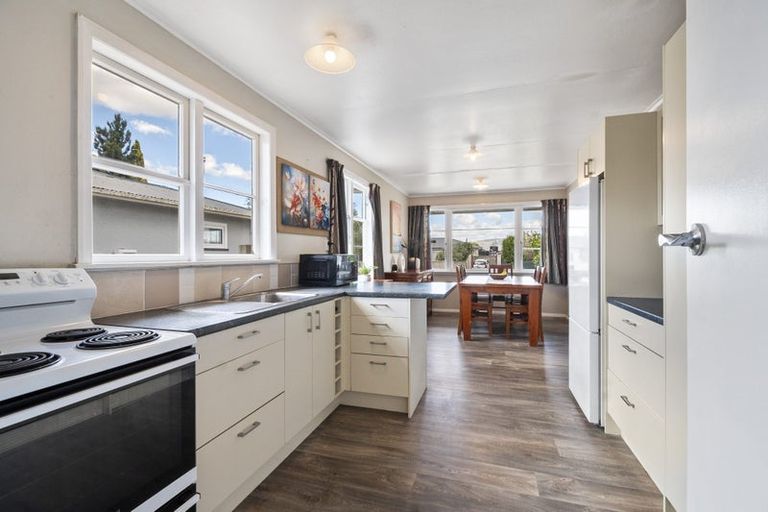 Photo of property in 11 Pembroke Street, Highbury, Palmerston North, 4412