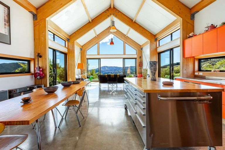 Photo of property in 80 Southernthread Road, Brooklyn, Wellington, 6021