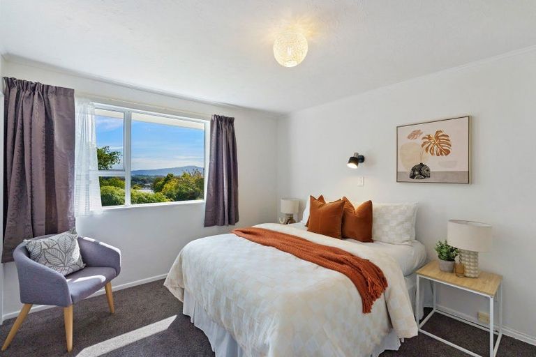 Photo of property in 61 Kakariki Grove, Waikanae, 5036