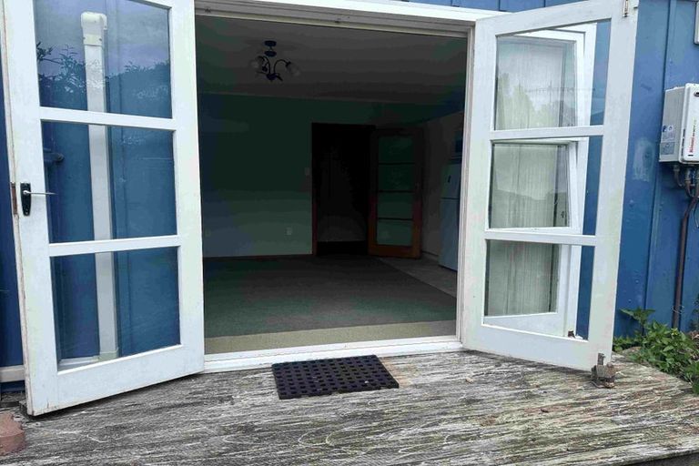 Photo of property in 82 Severn Street, Island Bay, Wellington, 6023