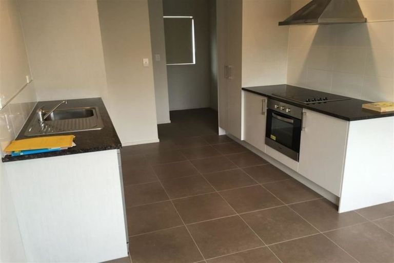 Photo of property in 4/2 Swan Hill Drive, Glen Eden, Auckland, 0602