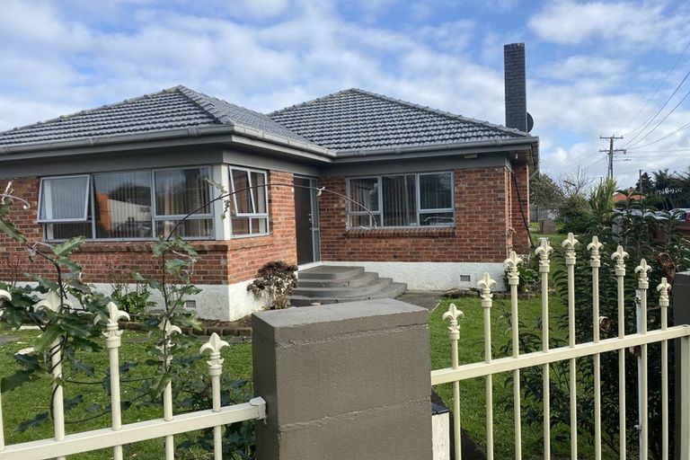 Photo of property in 323 Massey Road, Mangere East, Auckland, 2024