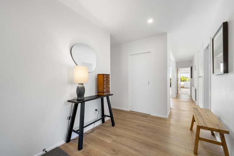 Photo of property in 50 Churton Drive, Churton Park, Wellington, 6037