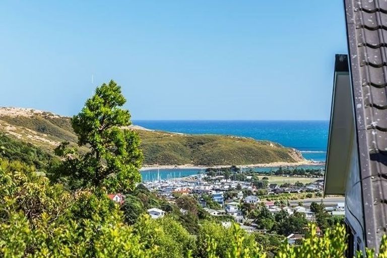 Photo of property in 24 Mercury Way, Whitby, Porirua, 5024