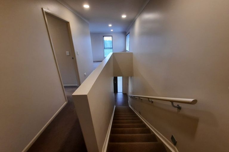 Photo of property in 10 Newbury Place, Schnapper Rock, Auckland, 0632