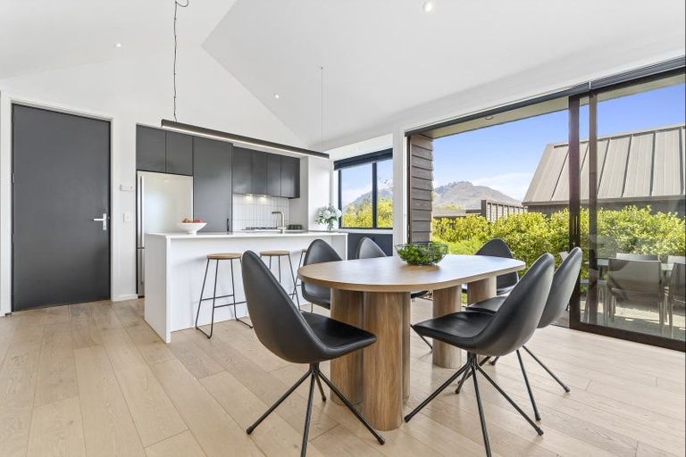 Photo of property in 2 Kotuku Lane, Jacks Point, Queenstown, 9371