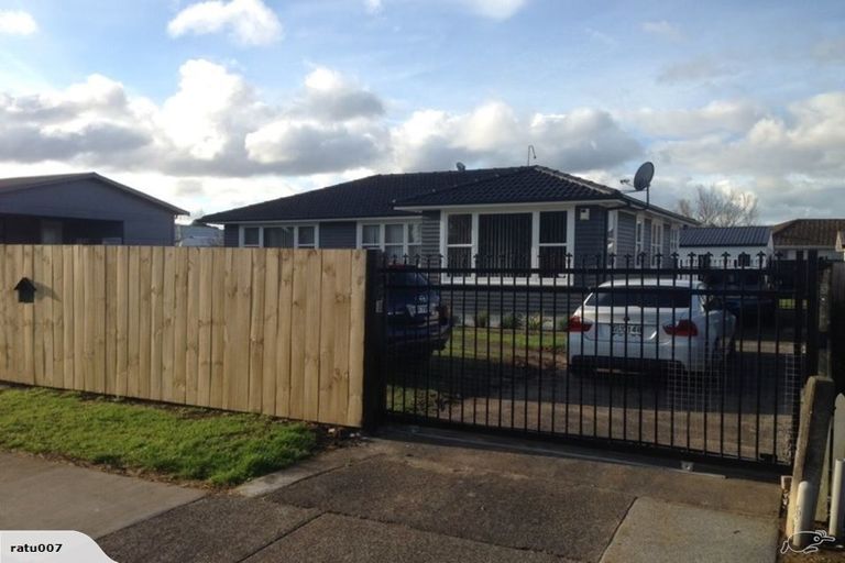 Photo of property in 29 Lavinia Crescent, Mangere East, Auckland, 2024