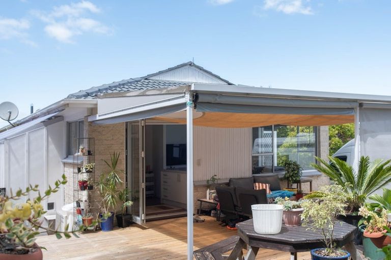 Photo of property in 1/14 Valley View Road, Glenfield, Auckland, 0629