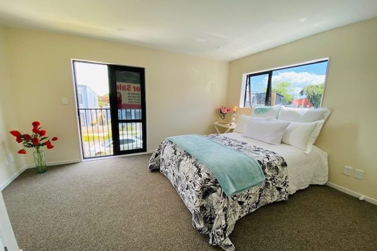 Photo of property in 10 Tapuwae Way, Mangere Bridge, Auckland, 2022