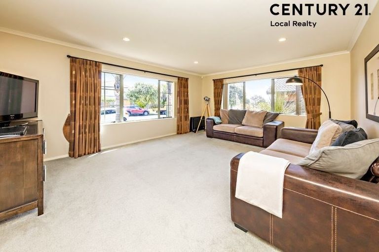 Photo of property in 43 Blackwood Drive, Wattle Downs, Auckland, 2103