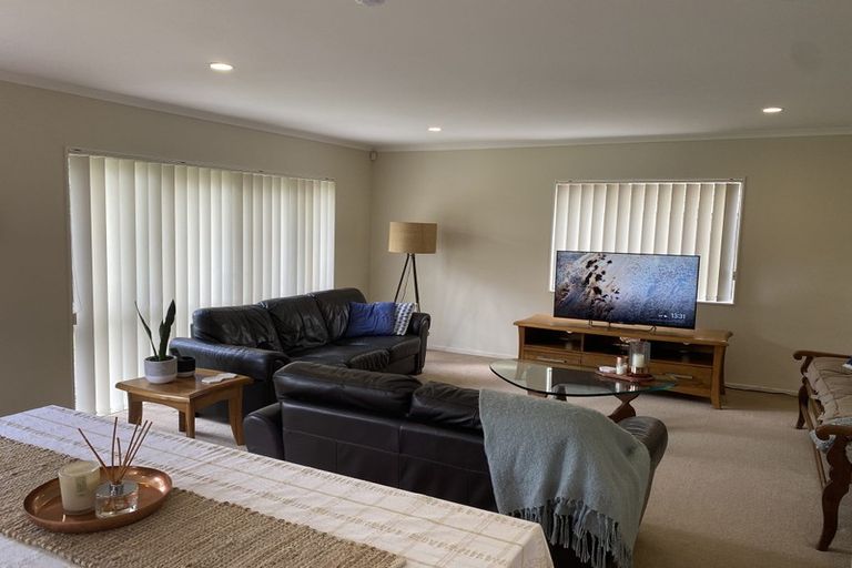 Photo of property in 22 Maypark Crescent, Flat Bush, Auckland, 2016