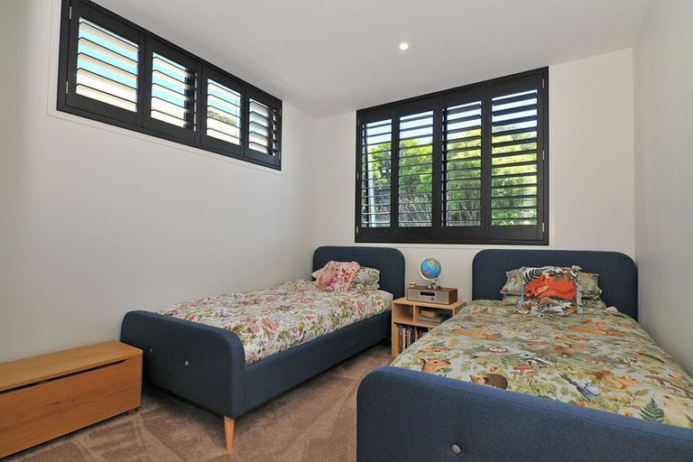 Photo of property in 12 Helen Street, Brooklyn, Wellington, 6021