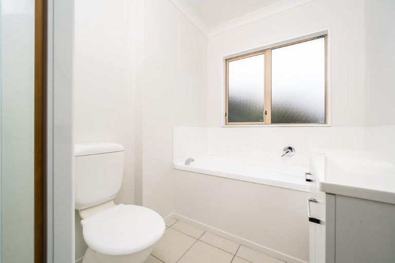 Photo of property in 50 Erlestoke Crescent, Churton Park, Wellington, 6037