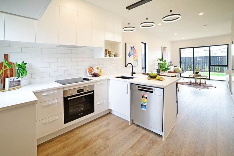 Photo of property in 31 Kiato Lane, Flat Bush, Auckland, 2019