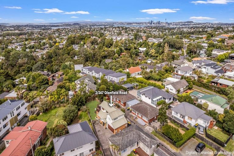 Photo of property in 2/267 Glenfield Road, Hillcrest, Auckland, 0627