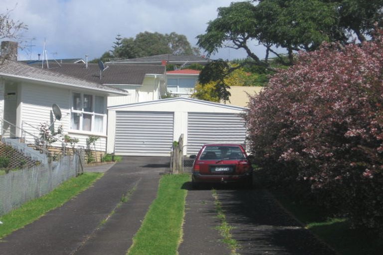 Photo of property in 66 Greenslade Crescent, Northcote, Auckland, 0627