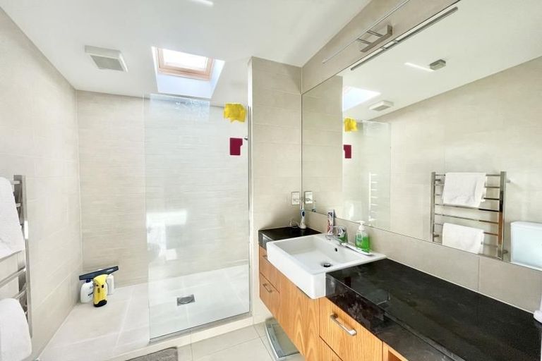 Photo of property in 47 Spinnaker Drive, Te Atatu Peninsula, Auckland, 0610