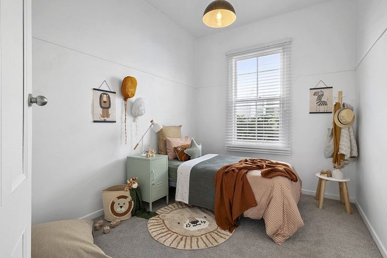 Photo of property in 42 Hine Street, New Plymouth, 4310