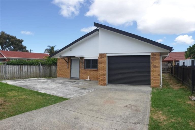 Photo of property in 2 Vine Street, Mangere East, Auckland, 2024