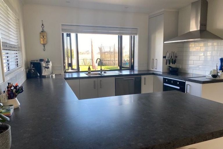 Photo of property in 14 Upham Street, Havelock North, 4130