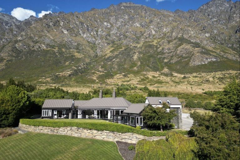 Photo of property in 11 Carlin Creek Drive, Drift Bay, Queenstown, 9371