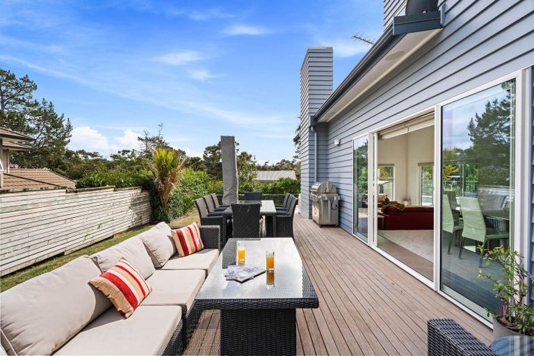 Photo of property in 17a Churchouse Road, Greenhithe, Auckland, 0632
