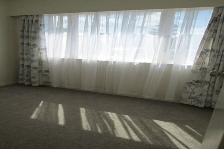 Photo of property in 302 Rangatira Road, Beach Haven, Auckland, 0626
