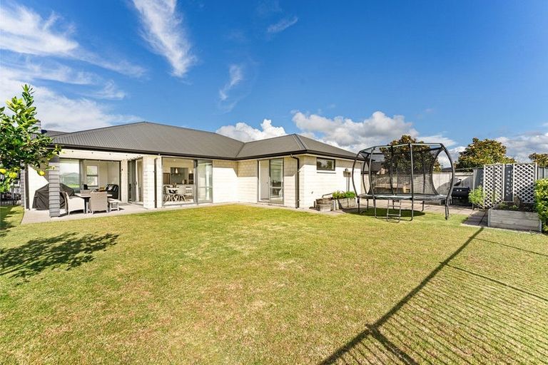 Photo of property in 35 Harding Drive, Papamoa Beach, Papamoa, 3118