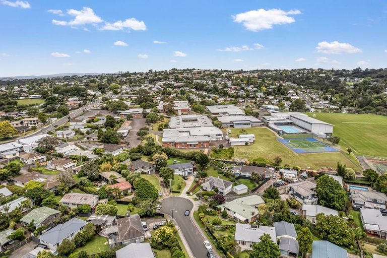 Photo of property in 10 Mackwood Place, Birkdale, Auckland, 0626