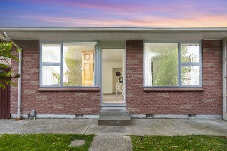 Photo of property in 10 Packe Street, Edgeware, Christchurch, 8013